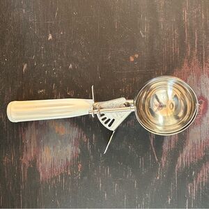 Hamilton Beach Model 78 Commercial Ice Cream Scoop White Handle Stainless Steel